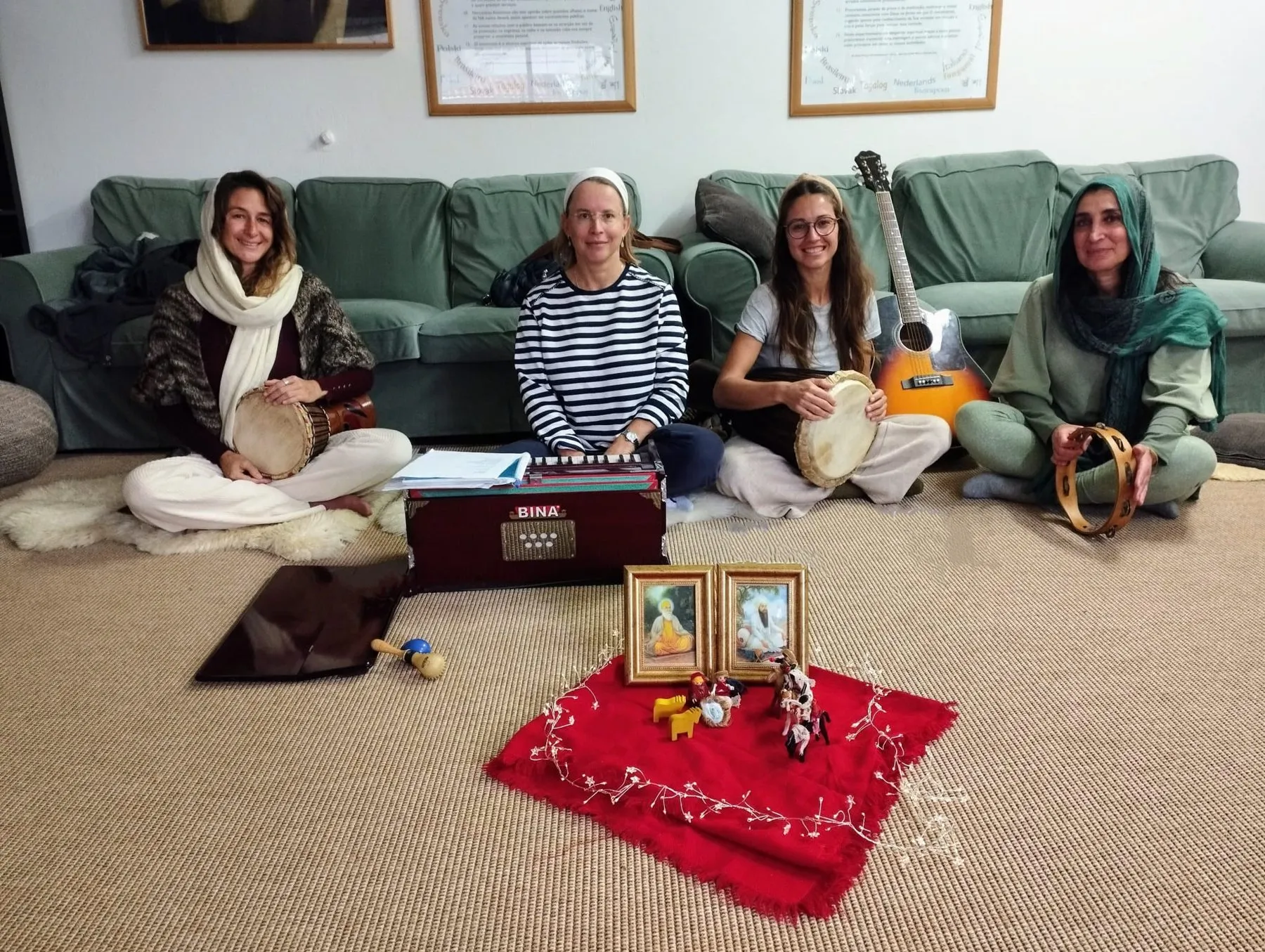 Sessão do Kirtan Travels